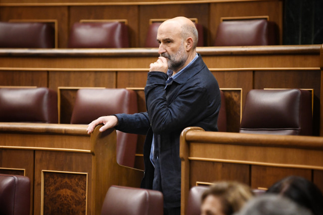 El diputado de BNG, Néstor Rego, durante un pleno en el Congreso de los Diputados, a 10 de junio de 2025, en Madrid (España).