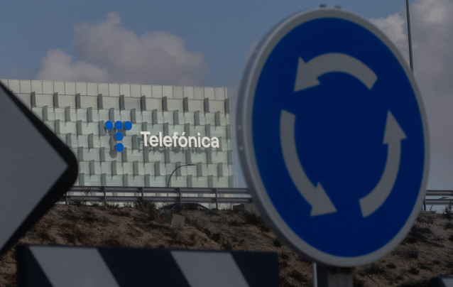 Archivo - Fachada de la sede de Telefónica, a 7 de noviembre de 2024, en Madrid (España).