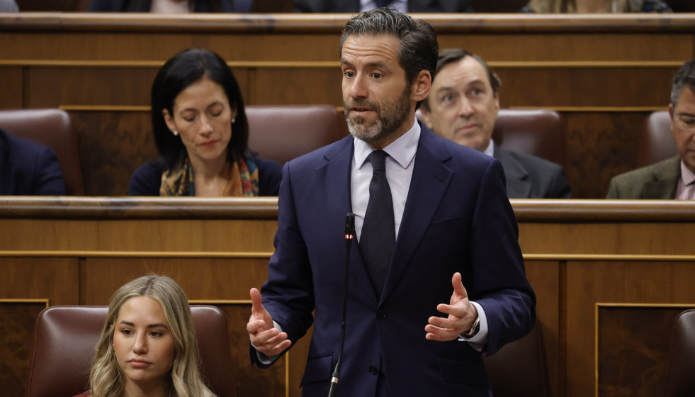 Archivo - El portavoz del PP, Borja Sémper, interviene durante una sesión de control al Gobierno en el Congreso de los Diputados, a 26 de febrero de 2025, en Madrid (España).