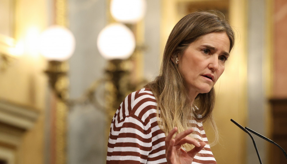 Archivo - La vicepresidenta tercera y ministra para la Transición Ecológica y Energía, Sara Aagesen, interviene durante una sesión plenaria en el Congreso de los Diputados, a 14 de mayo de 2025, e