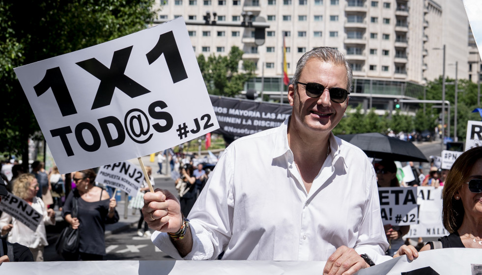 El portavoz de Vox en el Ayuntamiento de Madrid, Javier Ortega Smith, durante una manifestación convocada por Movimiento  #J2, a 14 de junio de 2025, en Madrid (España)