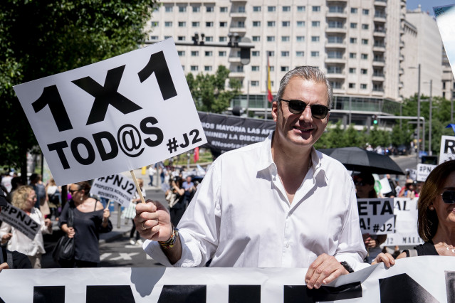 El portavoz de Vox en el Ayuntamiento de Madrid, Javier Ortega Smith, durante una manifestación convocada por Movimiento  #J2, a 14 de junio de 2025, en Madrid (España)