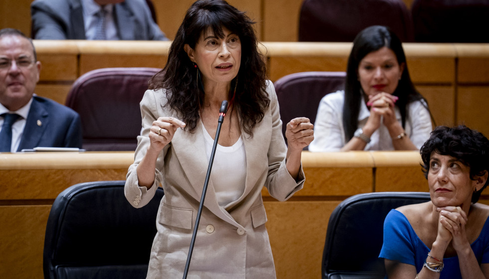 La ministra de Igualdad, Ana Redondo, interviene durante una sesión de control al Gobierno en el Senado, a 10 de junio de 2025, en Madrid (España).