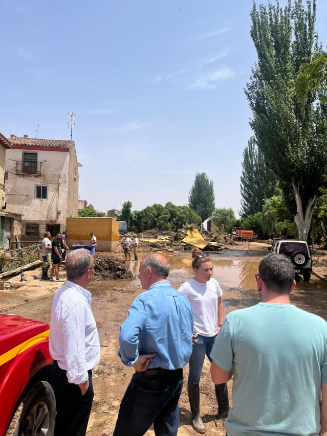 El presidente de la DPZ, Juan Antonio Sánchez Quero, visita una de las zonas afectadas por los destrozos causados por las tormentas