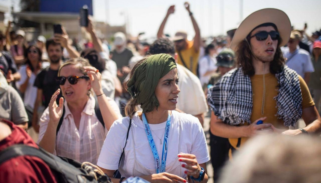 Las diputadas de Más Madrid en el Congreso Tesh Sidi y Alda Recas durante su participación en la Marcha internacional por Gaza.