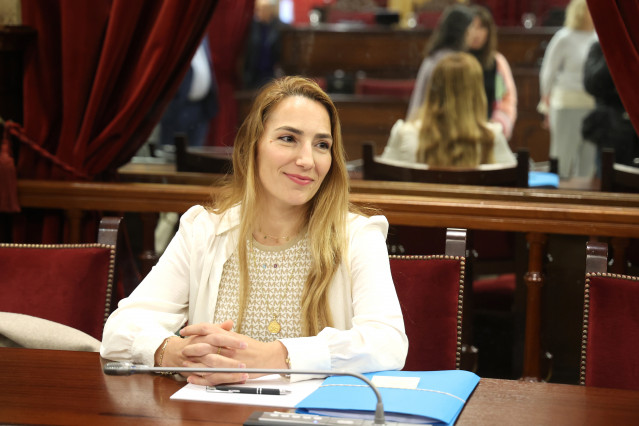 Archivo - La presidenta de VOX Baleares, Patricia de las Heras, durante un pleno del Parlament balear. Archivo.