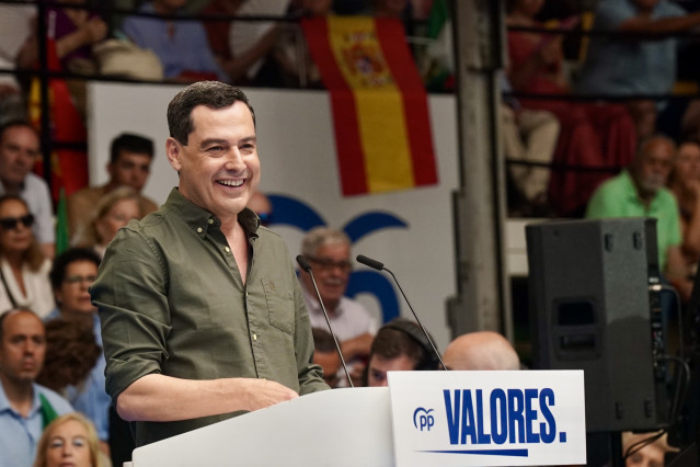 El presidente del PP andaluz y de la Junta, Juanma Moreno, durante su intervención este domingo en un acto de partido en defensa de 