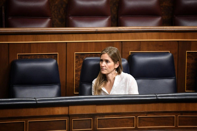 Archivo - La ministra para la Transición Ecológica y el Reto Demográfico de España, Sara Aagesen, en una sesión plenaria en el Congreso de los Diputados, a 10 de abril de 2025, en Madrid (España).