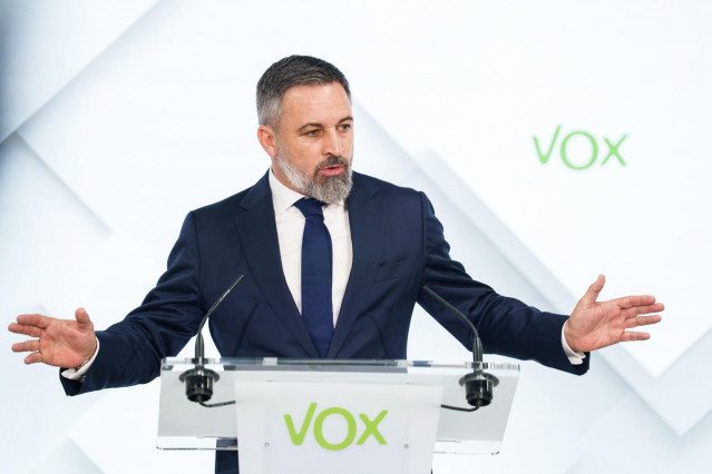 El presidente de Vox, Santiago Abascal, durante una rueda de prensa, en la sede del partido, a 16 de junio de 2025, en Madrid (España). Durante la comparecencia, Abascal, ha hablado sobre la crisis en el PSOE después de que el pasado jueves 12 de junio, e