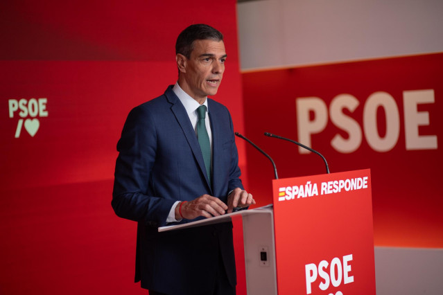 El secretario general del PSOE y presidente del Gobierno, Pedro Sánchez, durante una rueda de prensa, en la sede del PSOE de la calle Ferraz, a 16 de junio de 2025, en Madrid (España).