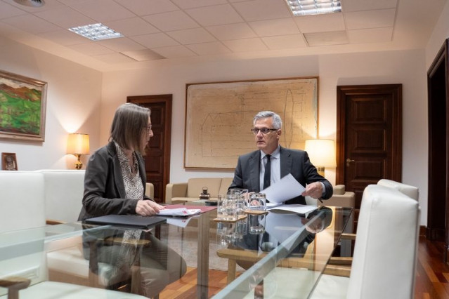 El secretario de Estado de Vivienda y Agenda Urbana, David Lucas, y la secretaria de Vivienda de la Generalitat, Lídia Guillén.