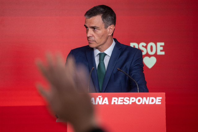 El secretario general del PSOE y presidente del Gobierno, Pedro Sánchez, durante una rueda de prensa, en la sede del PSOE de la calle Ferraz, a 16 de junio de 2025, en Madrid (España).