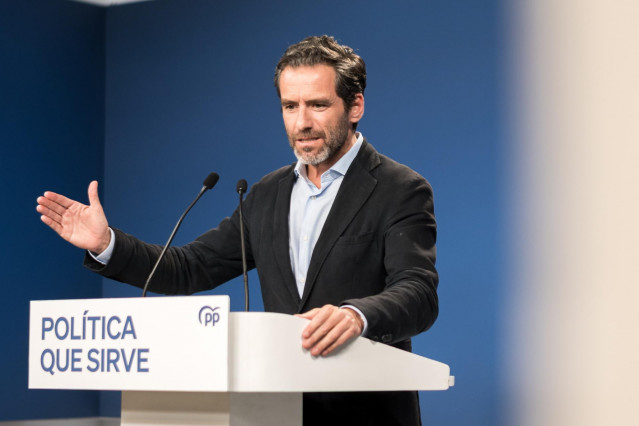 El portavoz del Partido Popular, Borja Sémper, durante una rueda de prensa tras la celebración del Comité de Dirección del Partido Popular, a 16 de junio de 2025, en Madrid (España). El portavoz del PP reacciona a las declaraciones realizadas por el presi