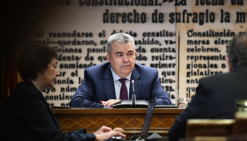 Archivo - El diputado del PSOE, Santos Cerdán, comparece durante la Comisión de Investigación sobre los contratos públicos realizados durante la pandemia de covid-19.