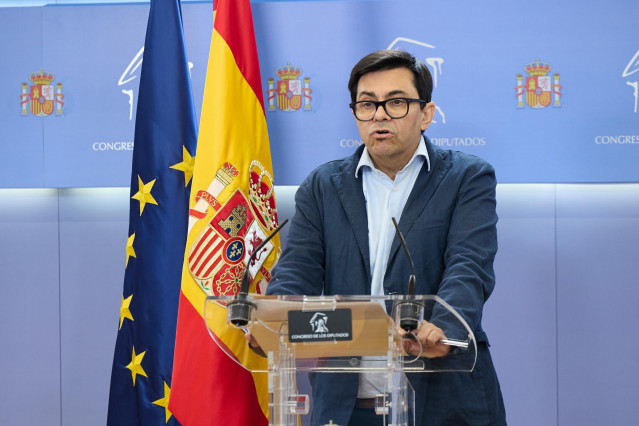 El secretario cuarto de la Mesa del Congreso y portavoz de En Comú Podem, Gerardo Pisarello, en el Congreso de los Diputados, a 17 de junio de 2025, en Madrid (España).