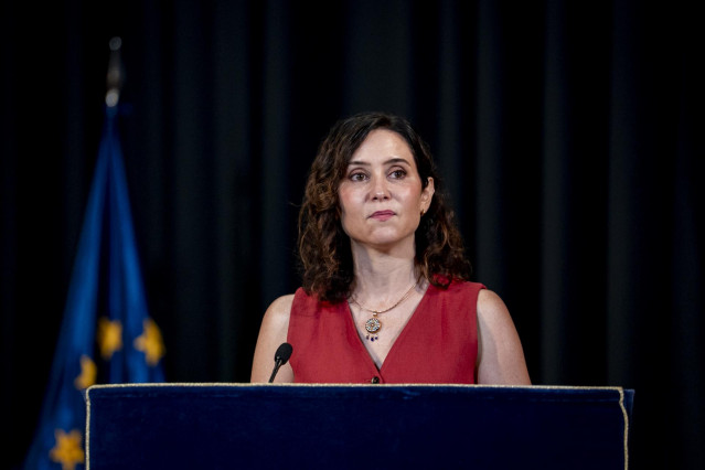 La presidenta de la Comunidad de Madrid, Isabel Díaz Ayuso, asiste al acto de toma de posesión del nuevo rector de la Universidad Rey Juan Carlos (URJC)