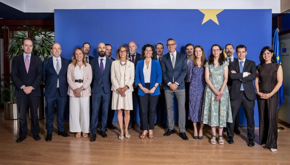 Acto de la firma del acuerdo entre el FEI y las entidades bancarias.