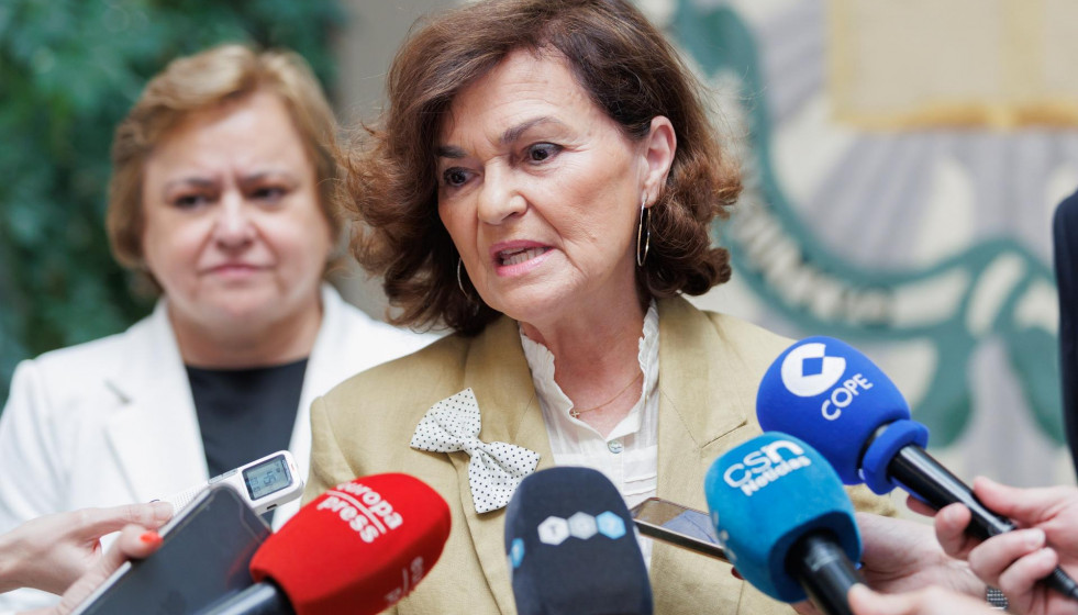 La presidenta del Consejo de Estado, Carmen Calvo, durante la atención a medios.