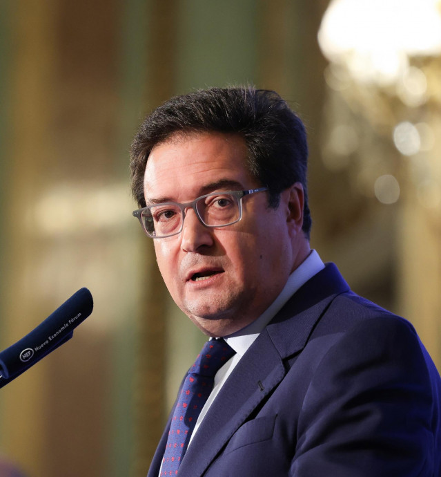 El ministro para la Transformación Digital y de la Función Pública y secretario general del PSOE de Madrid, Óscar López, interviene durante un desayuno informativo, en el Real Casino Gran Círculo de Madrid, a 9 de junio de 2025, en Madrid (España).