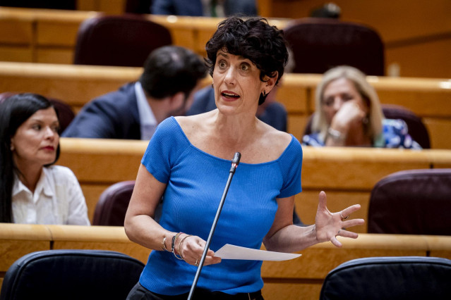 La ministra de Inclusión, Seguridad Social y Migraciones, Elma Saiz, interviene durante una sesión de control al Gobierno en el Senado, a 10 de junio de 2025, en Madrid (España).