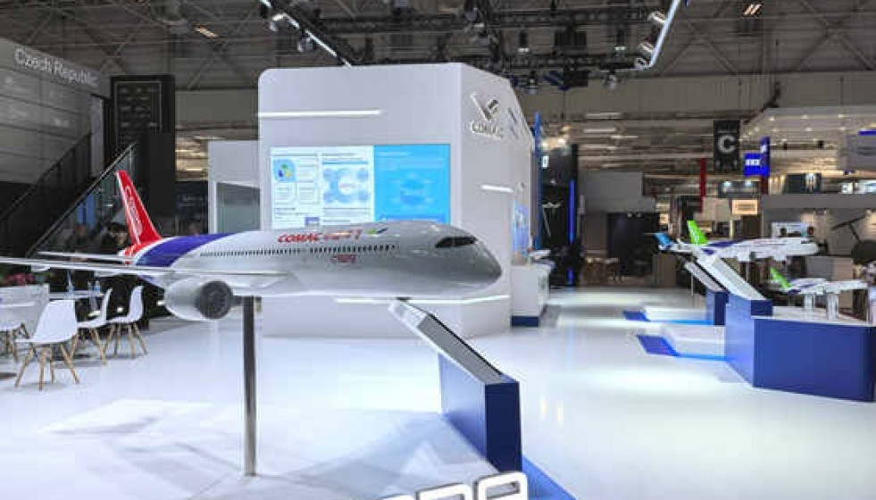 Comac firma un memorando con Safran para el programa C929 durante el Salón Aeronaútico de París.