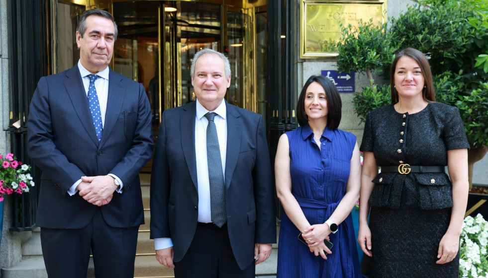 De izquierda a derecha: el presidente de Unesid, Bernardo Velázquez; el ministro de Industria y Turismo, Jordi Hereu; la secretaria de Estado de Industria, Rebeca Torró; y la directora general de Un