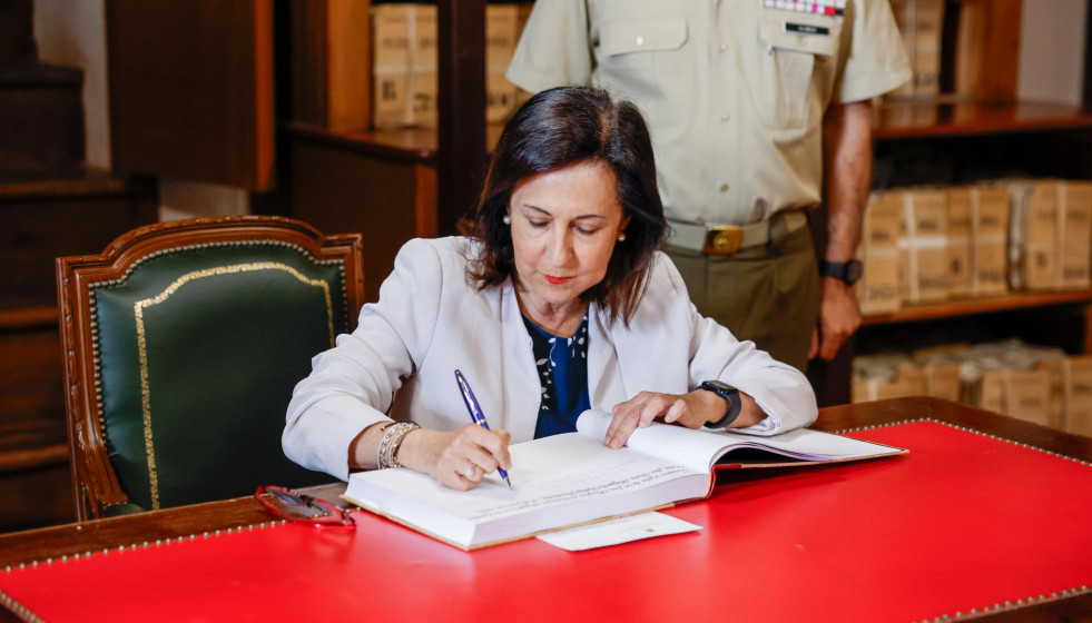 La ministra de Defensa, Margarita Robles, en el Archivo Militar de Segovia.
