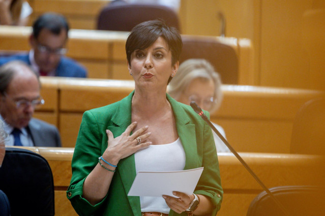 La ministra de Política Territorial y Portavoz del Gobierno, Isabel Rodríguez, interviene durante un pleno en el Senado, a 17 de junio de 2025, en Madrid (España).