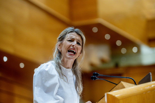 La vicepresidenta segunda y ministra de Trabajo y Economía Social, Yolanda Díaz, interviene durante un pleno en el Senado, a 17 de junio de 2025, en Madrid (España). Esta es la primera sesión de control en el Senado a la que se enfrenta el Gobierno de coa