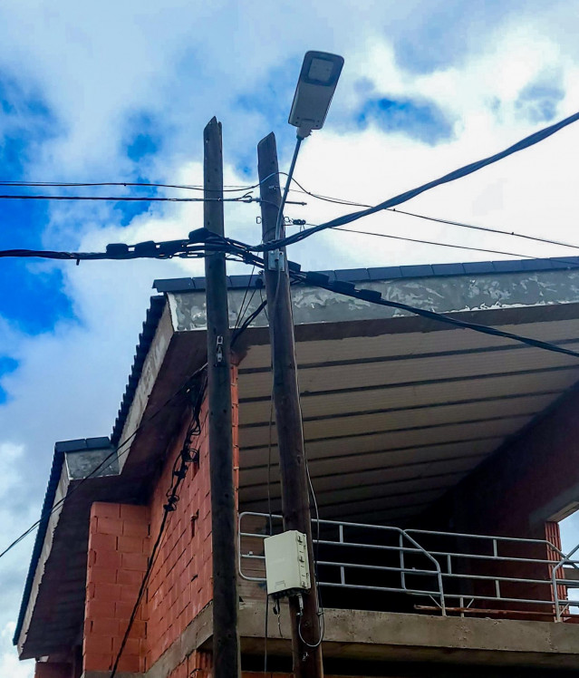 Archivo - Un poste de luz, a 19 de abril de 2025, en Madrid (España).