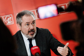 Archivo - El portavoz del PSOE en el Senado, Juan Espadas, durante una entrevista para Europa Press, en el Congreso de los Diputados, a 1 de abril de 2025, en Madrid (España). Espadas es un abogado y