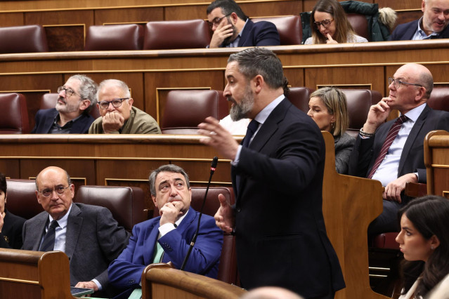 Archivo - El presidente de VOX, Santiago Abascal, interviene durante una sesión de control al Gobierno, en el Congreso de los Diputados.