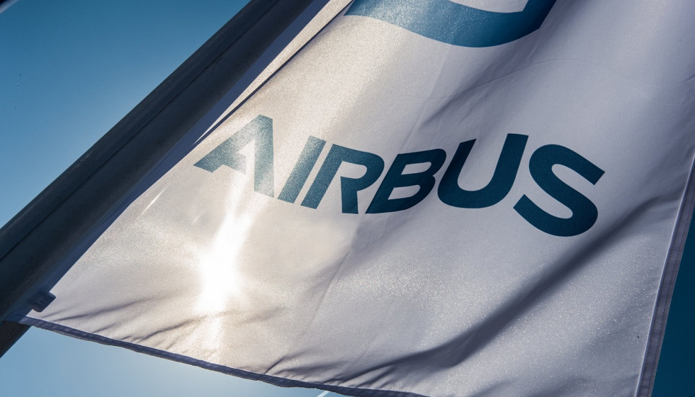 Archivo - Imagen de bandera de Airbus.