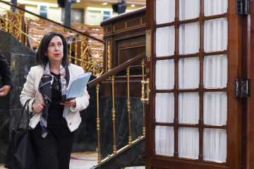 Archivo - La ministra de Defensa, Margarita Robles, a su salida de una sesión plenaria, en el Congreso de los Diputados.