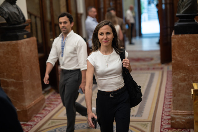 La portavoz de Podemos en el Congreso, Ione Belarra, a su salida de una sesión plenaria, en el Congreso de los Diputados, a 17 de junio de 2025, en Madrid (España).