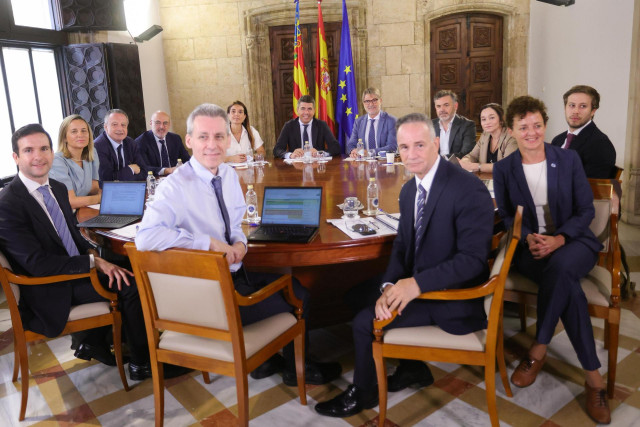El 'president' de la Generalitat, Carlos Mazón, mantiene una reunión de trabajo con representantes del Fondo Monetario Internacional