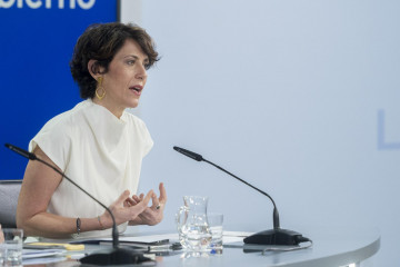 La ministra de Inclusión, Seguridad Social y Migraciones, Elma Saiz, durante la rueda de prensa posterior al Consejo de Ministros, en el Complejo de la Moncloa, a 27 de mayo de 2025, en Madrid (Espa