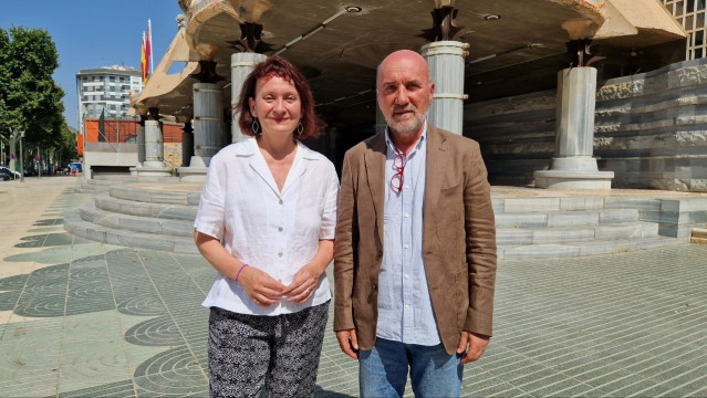 La portavoz grupo parlamentario Podemos-Izquierda Unida-Alianza Verde, María Marín; y el diputado José Luis Álvarez-Castellanos