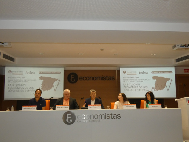 José Ignacio Conde-Ruiz, Ángel de la Fuente, Miguel Vázquez Taín, Raquel Jurado, Mar Villares.