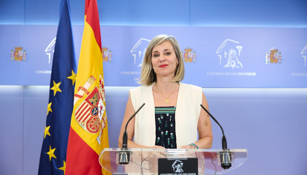 La portavoz de Sumar en el Congreso, Verónica Martínez, durante una rueda de prensa posterior a la reunión de la Junta de Portavoces, en el Congreso de los Diputados, a 17 de junio de 2025, en Madr