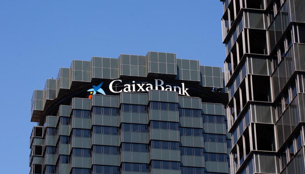 Archivo - Fachada de la sede de CaixaBank en la Avenida Diagonal de Barcelona, a 11 de julio de 2022, en Barcelona, Cataluña (España).