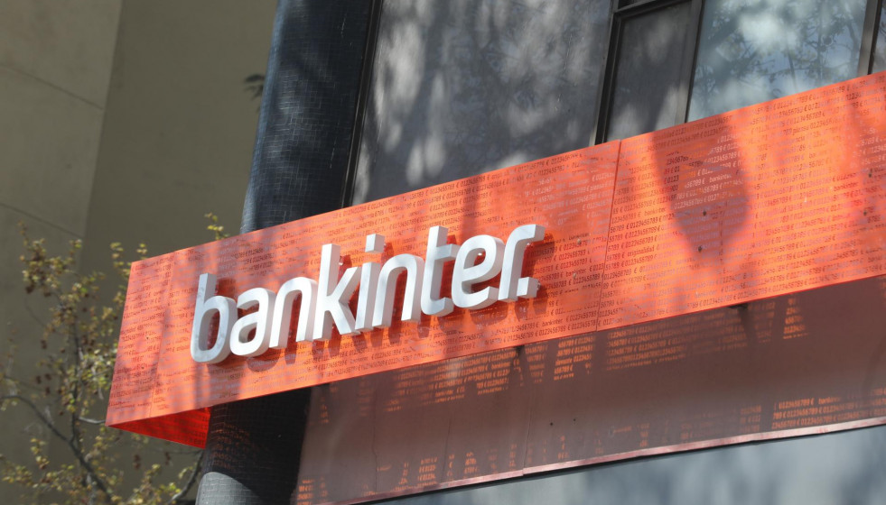 Archivo - Letrero en una oficina de Bankinter.