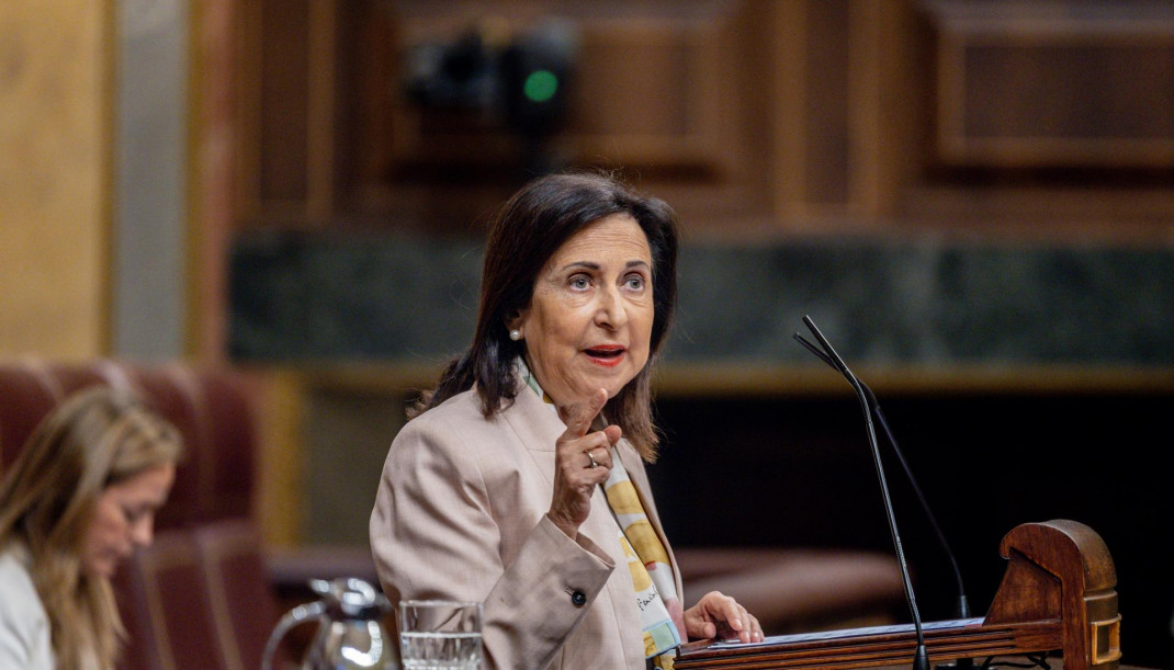 La ministra de Defensa, Margarita Robles, interviene durante una sesión plenaria en el Congreso de los Diputados, a 18 de junio de 2025, en Madrid (España).