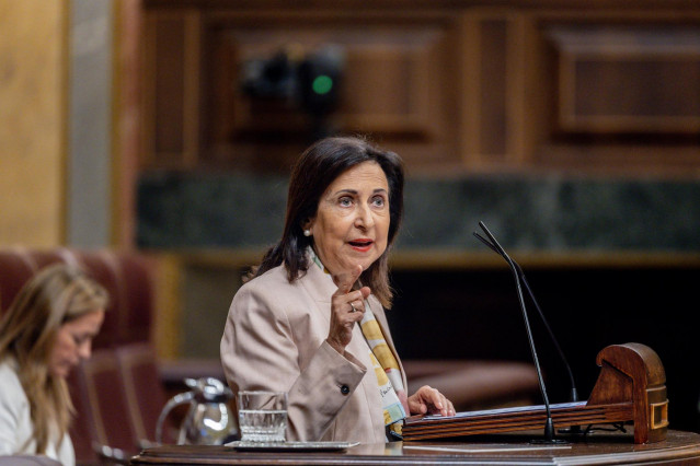 La ministra de Defensa, Margarita Robles, interviene durante una sesión plenaria en el Congreso de los Diputados, a 18 de junio de 2025, en Madrid (España).