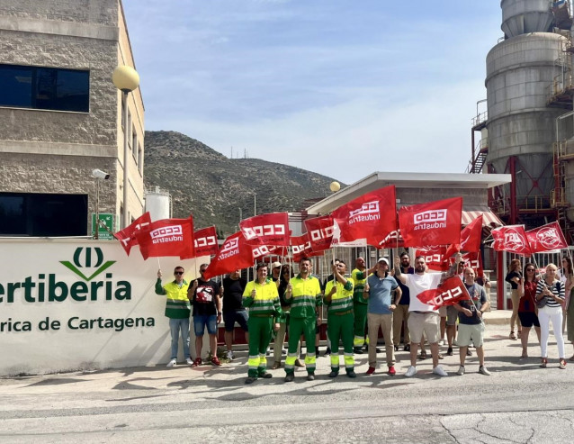 Los sindicatos convocan once días más de huelga en las cinco fábricas de Fertiberia en contra del ERE.