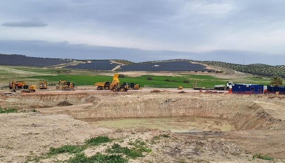 Maquinaria en los terrenos donde se construye el campus principal del Cetedex/Archivo