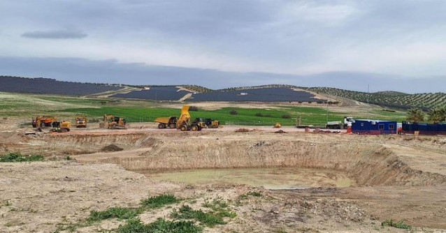 Maquinaria en los terrenos donde se construye el campus principal del Cetedex/Archivo