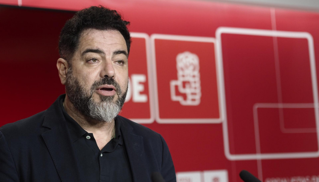 El vicesecretario general del Partido Socialista de Navarra, Ramón Alzórriz, durante la comparecencia de prensa en la que ha dimitido, a 18 de junio de 2025, en Pamplona, Navarra (España). Alzórri