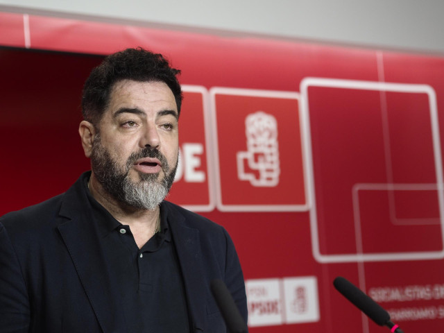 El vicesecretario general del Partido Socialista de Navarra, Ramón Alzórriz, durante la comparecencia de prensa en la que ha dimitido, a 18 de junio de 2025, en Pamplona, Navarra (España). Alzórriz ha informado que su pareja ha trabajado en la empresa Ser