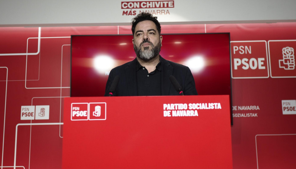 El vicesecretario general del Partido Socialista de Navarra, Ramón Alzórriz, durante la comparecencia de prensa en la que ha dimitido, a 18 de junio de 2025, en Pamplona, Navarra (España). Alzórri